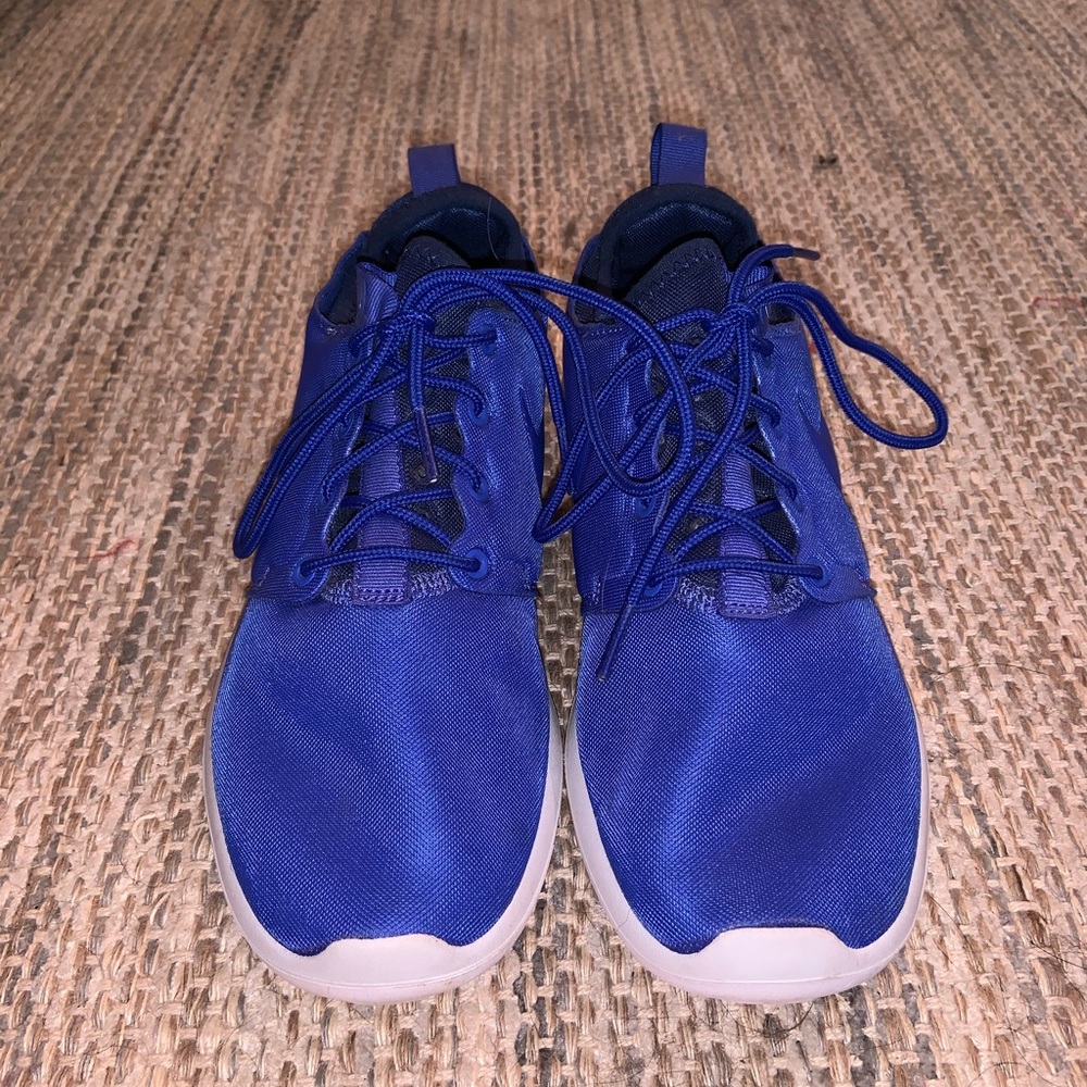 royal blue nike sneakers